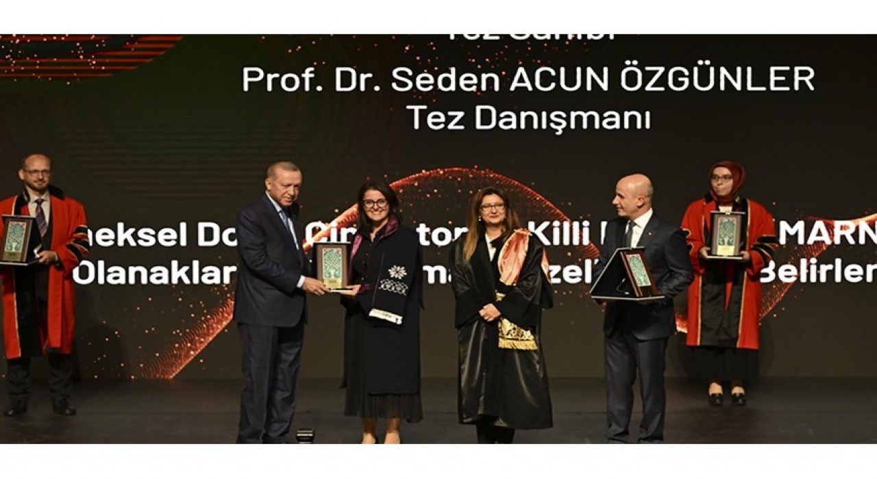 ETÜlü akademisyene Cumhurbaşkanı Erdoğandan üstün başarı ödülü