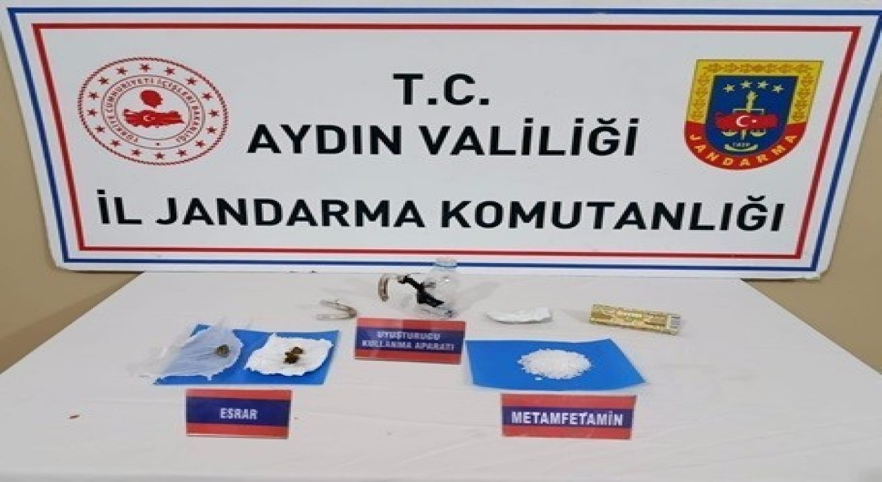 Evde uyuşturucu satışı yaparken yakalandı