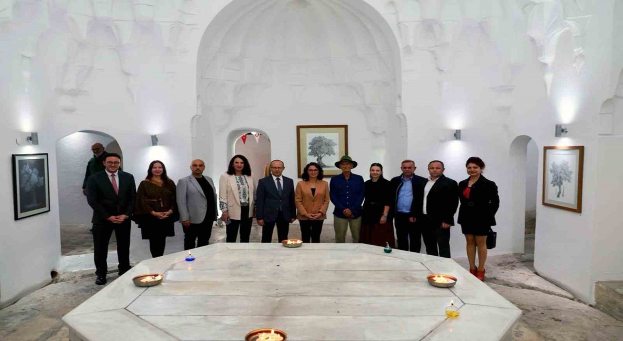 ‘Eylül Işığı resim sergisi Ney ezgileriyle açıldı