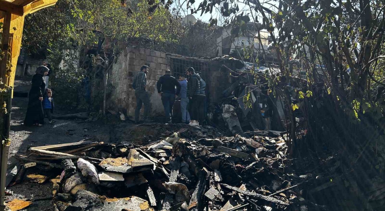 Eyüpsultanda gecekondudan alevler yükseldi