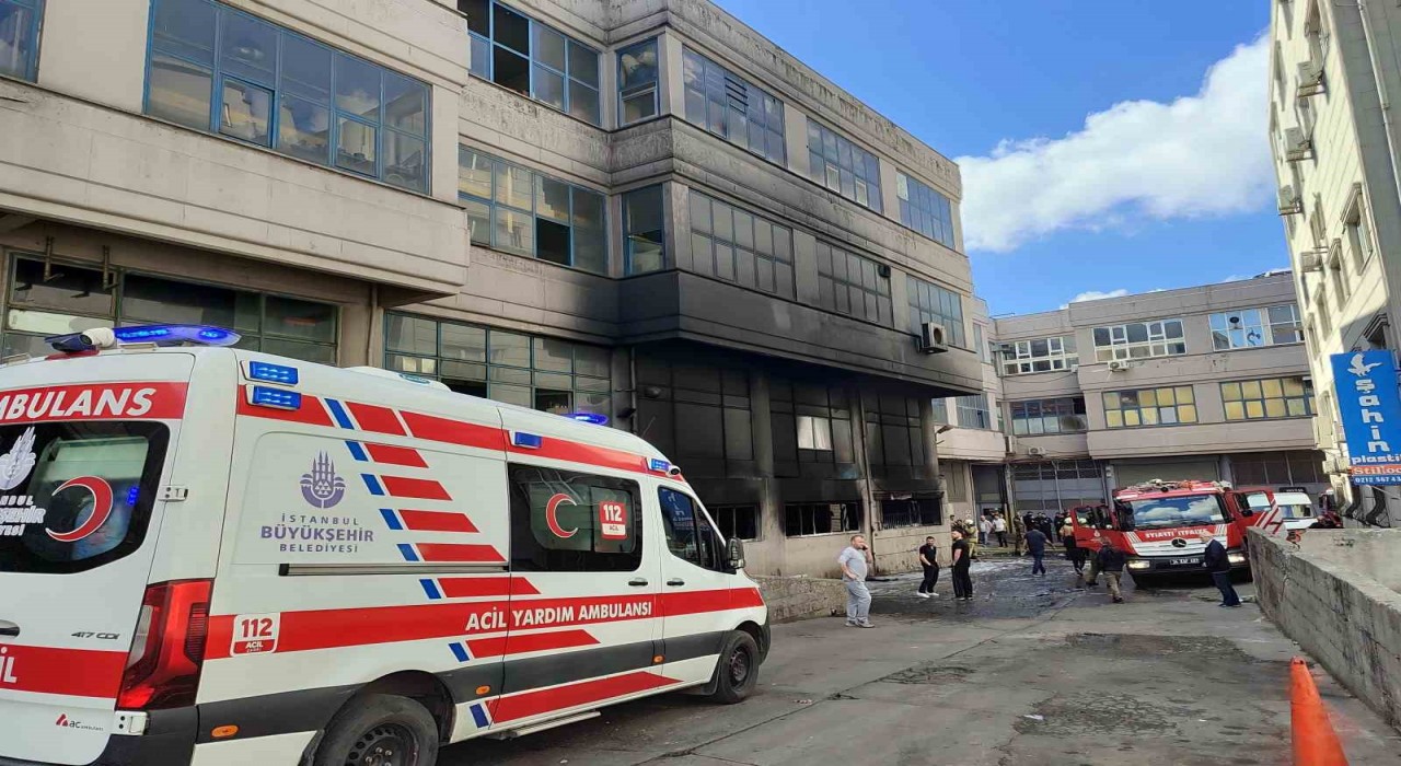 Eyüpsultanda plastik üretim atölyesinde yangın