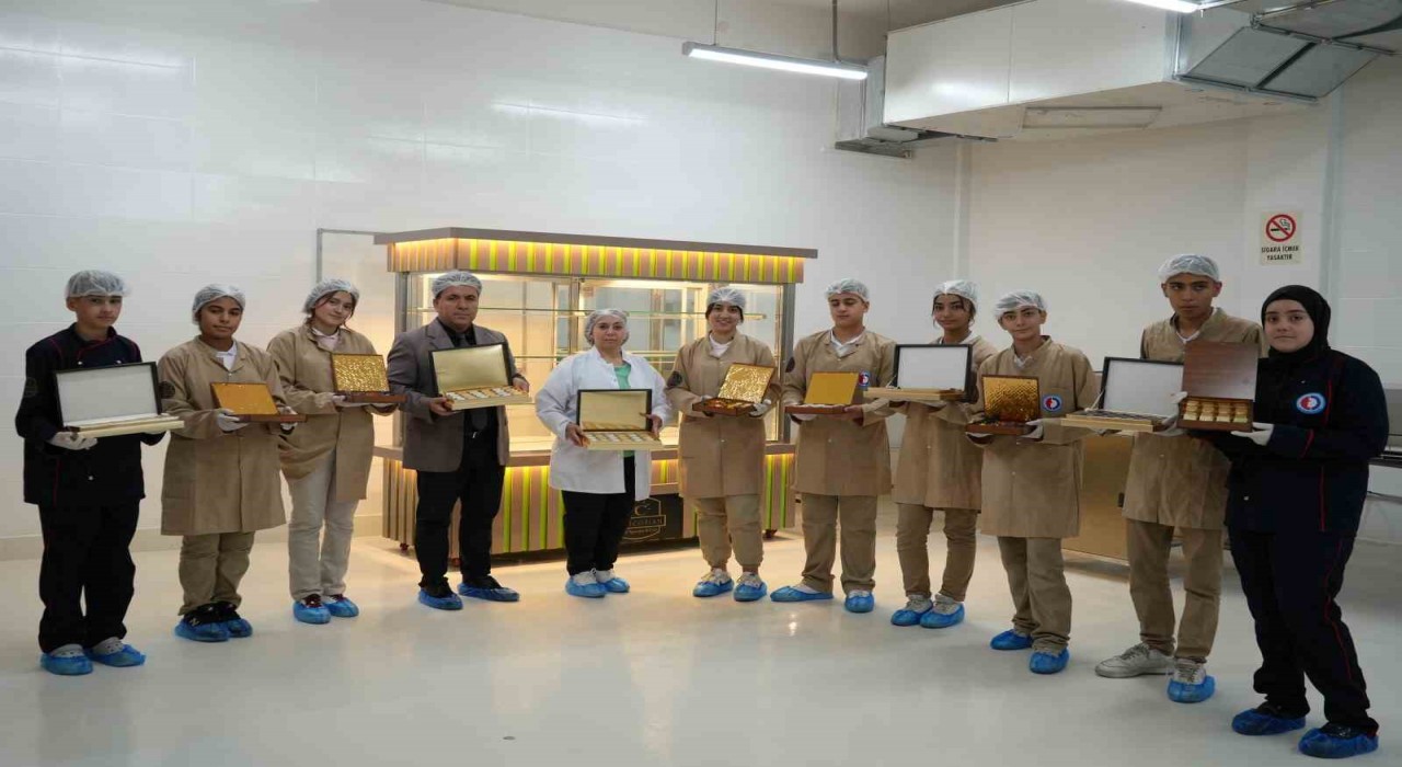 Fabrika gibi okulda çikolata üretiminden yılda 3 milyon TLlik ciro