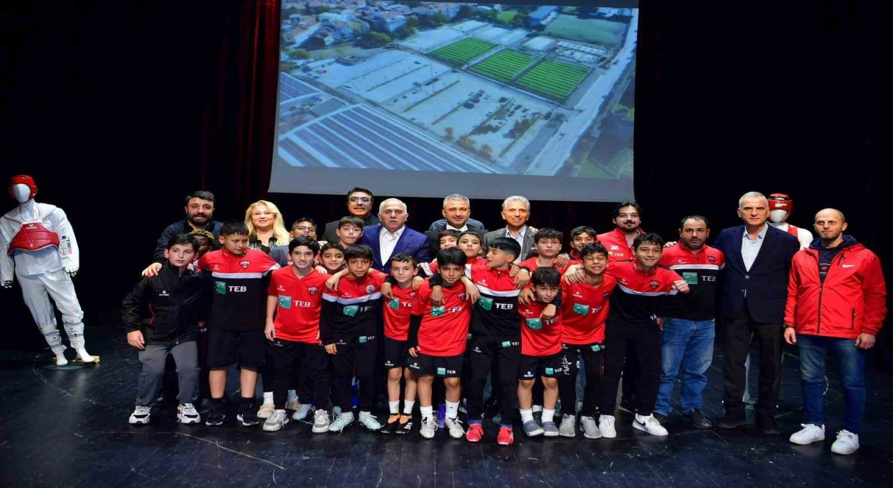 Fatih Belediyesinden Amatör Spor Kulüplerine malzeme desteği