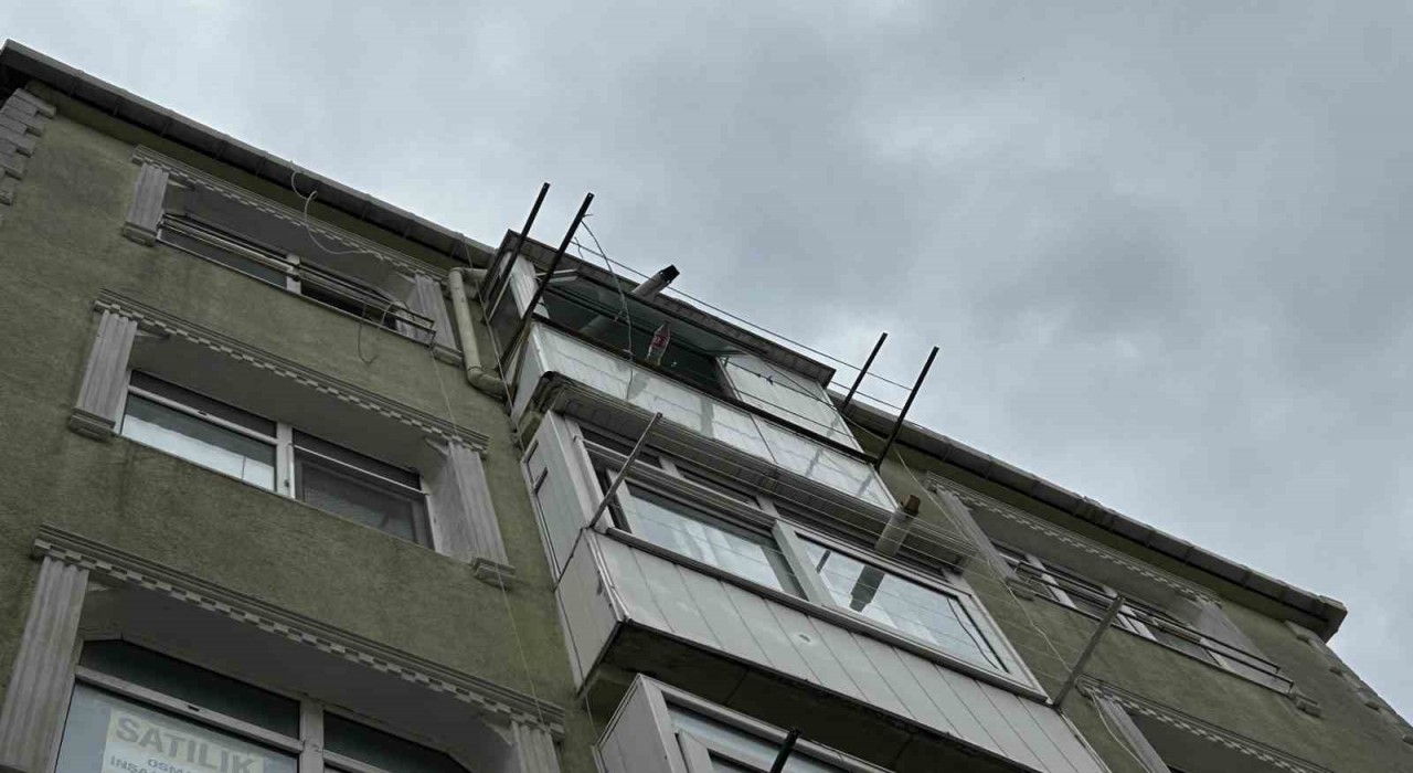 Fatihte şüpheli ölüm: Bir kadın 5. kattan düştü, hayatını kaybetti