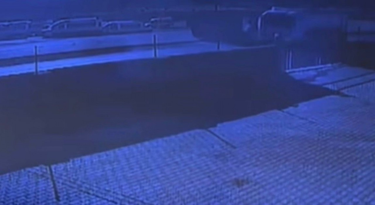 Feci kaza kamerada: Tır ile kafa kafaya çarpışan kamyonun sürücüsü öldü