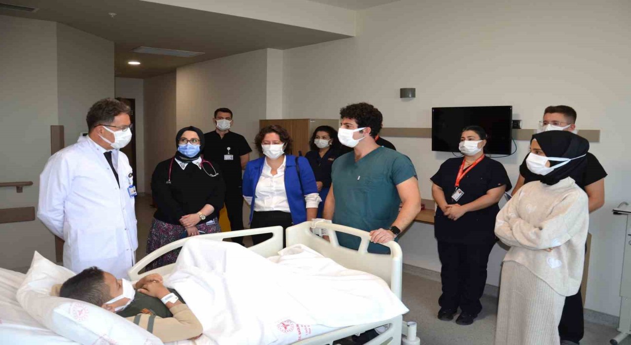 Fedakâr babadan oğluna en anlamlı hediye: 9 yaşındaki oğluna böbreğini verdi.