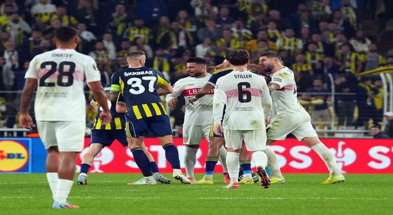 Fenerbahçe- Stuttgart maçında son düdük çaldı, ortalık karıştı