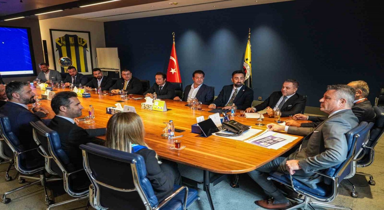 Fenerbahçe Başkanı Sadettin Saran, FBİADı kabul etti