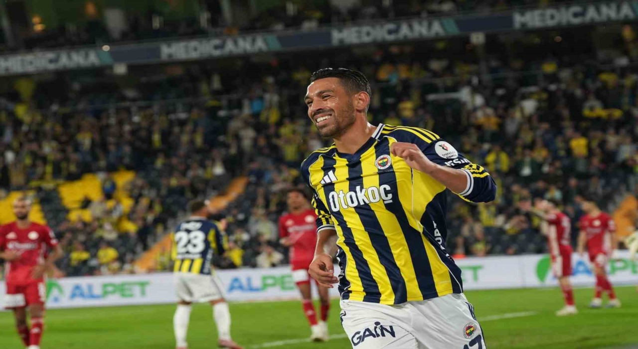 Fenerbahçede 2 futbolcu kadro dışı