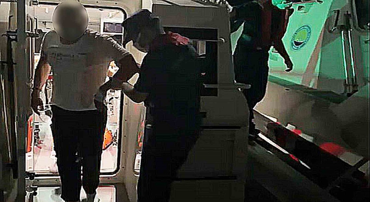 Fethiyede ticari yatta rahatsızlanan vatandaşa Sahil Güvenlikten tıbbi tahliye