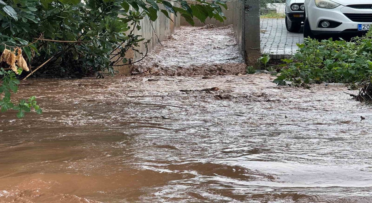 Fethiyeye 5 günde metrekareye 223 kilogram yağış düştü