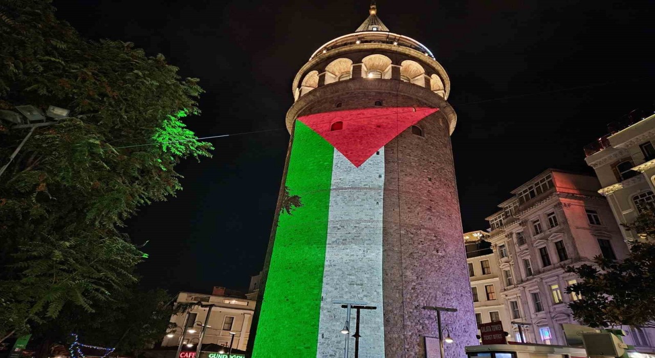 Filistin bayrağı Galata Kulesine yansıtıldı