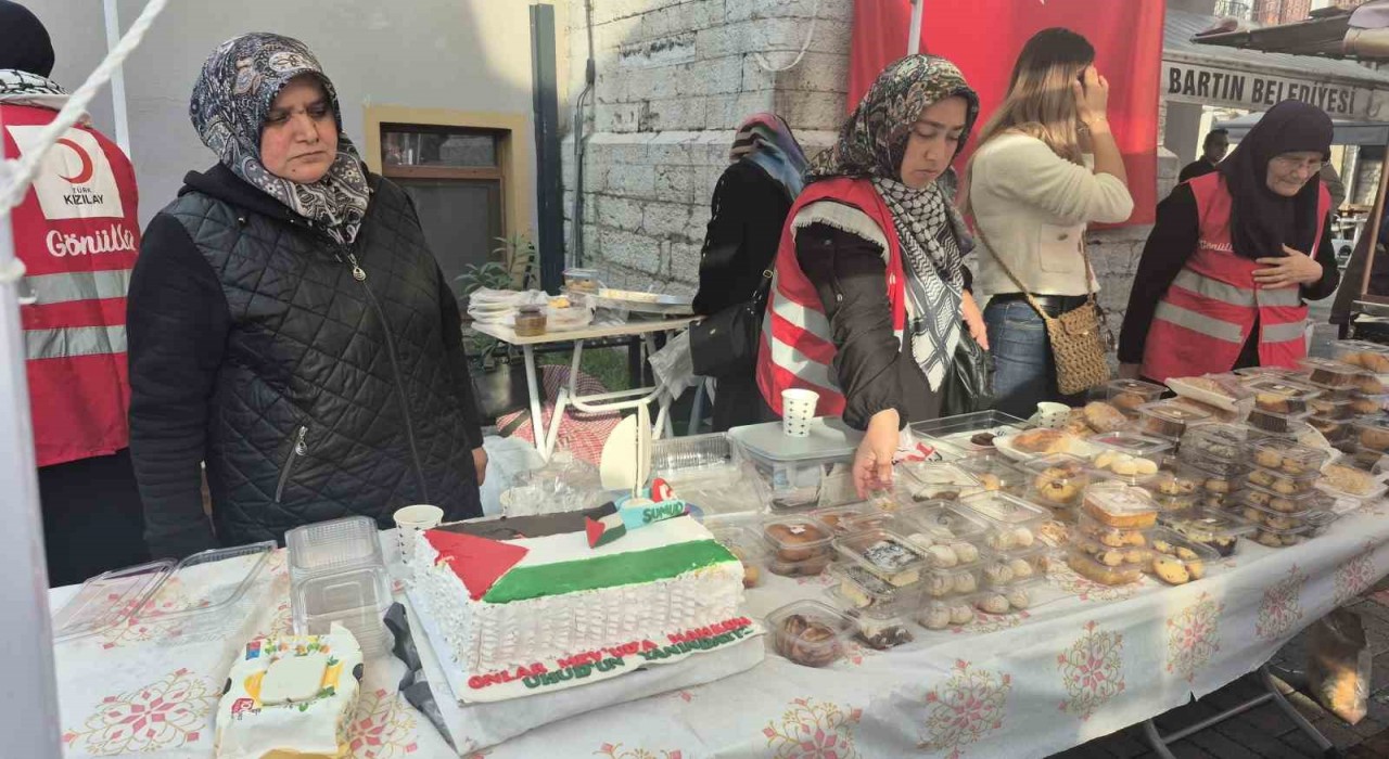 Filistin temalı pasta 6 bin TLye satıldı