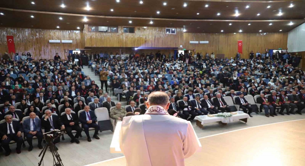 Fırat Üniversitesinde akademik yılı açılış töreni yapıldı