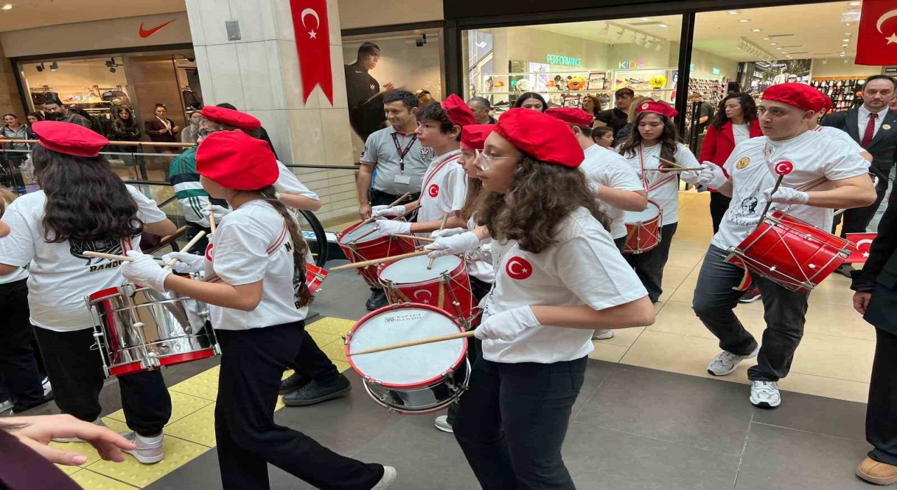 Forum Trabzonda coşkulu Cumhuriyet Bayramı kutlaması