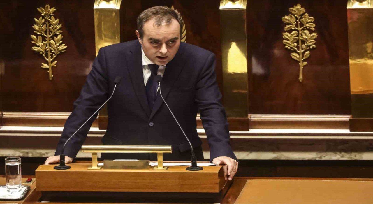 Fransada tartışmalı emeklilik reformu askıya alınacak