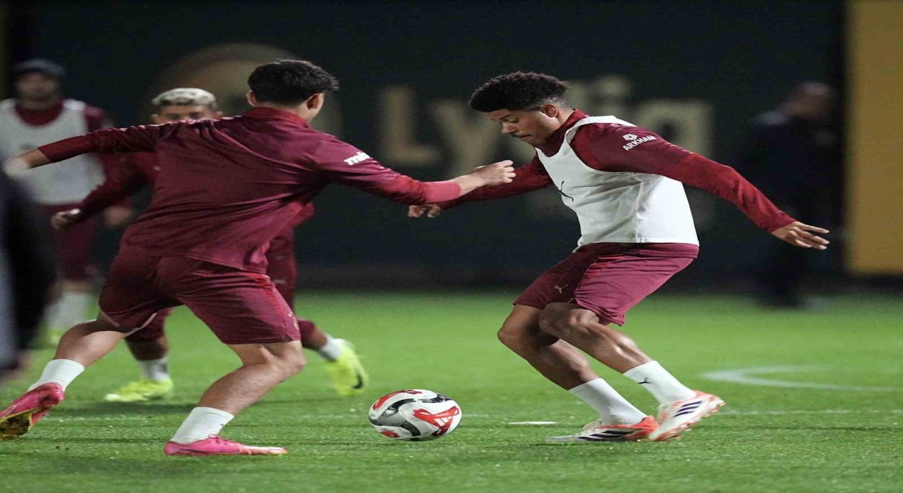 Galatasaray, Başakşehir maçı hazırlıklarına başladı