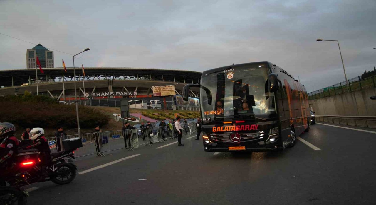 Galatasaray, derbi için stada geldi