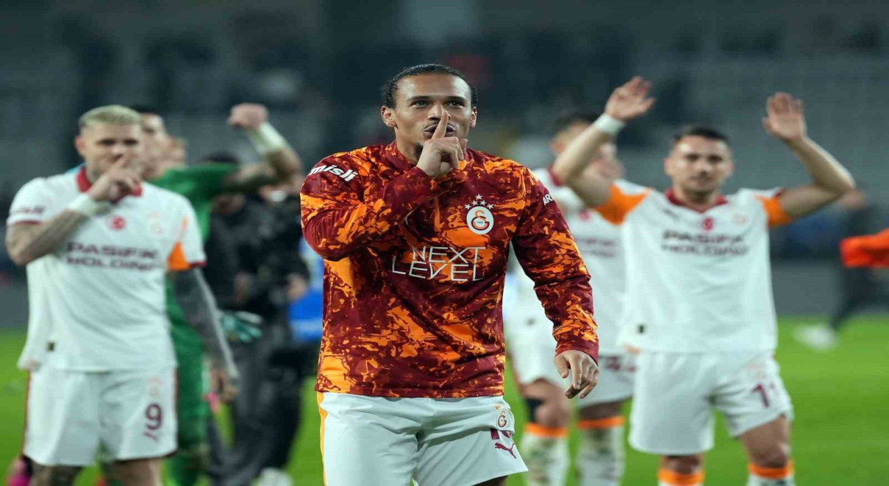 Galatasarayda maç sonu üçlüsü Leroy Saneden