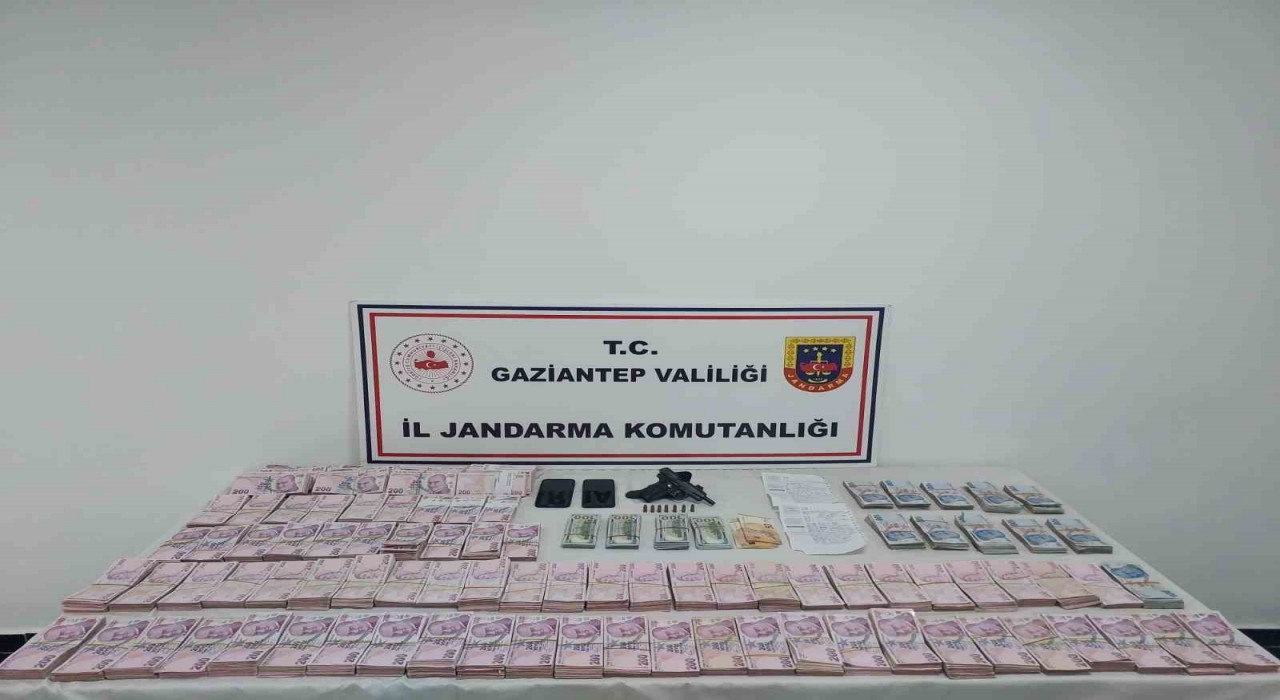 Gaziantepte 1,6 milyon TL değerinde 34 bin litre kaçak akaryakıt ele geçirildi