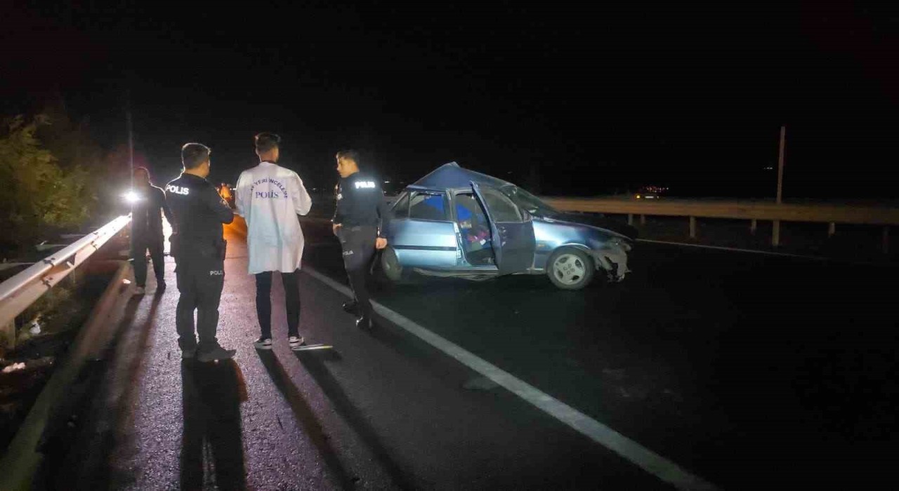 Gaziantepte 2 otomobil çarpıştı: 1i ağır 2 yaralı