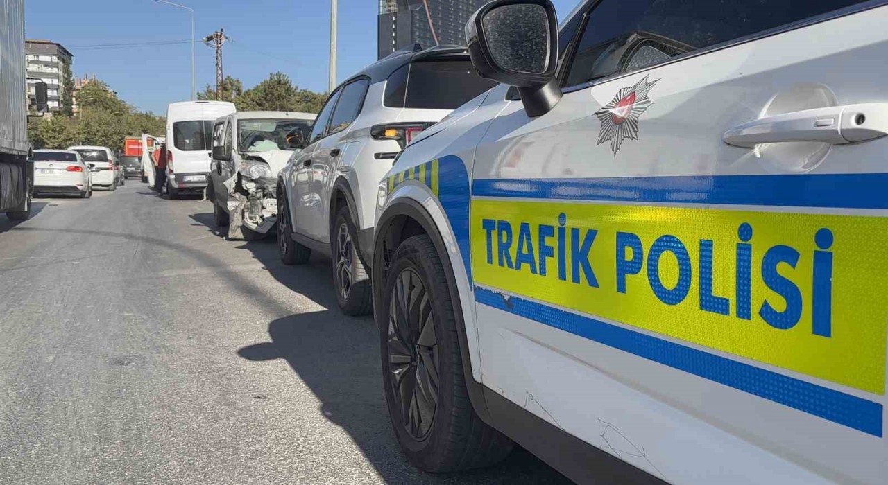 Gaziantepte 4 aracın karıştığı zincirleme kazada 7 kişi yaralandı