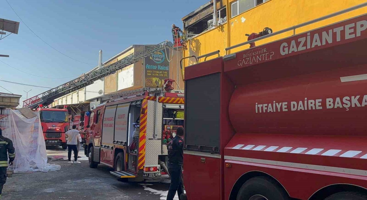 Gaziantepte gıda işletmesindeki yangın söndürüldü