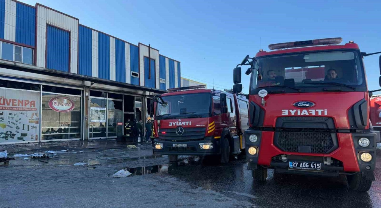 Gaziantepte hırdavat malzemeleri satan iş yerinde yangın