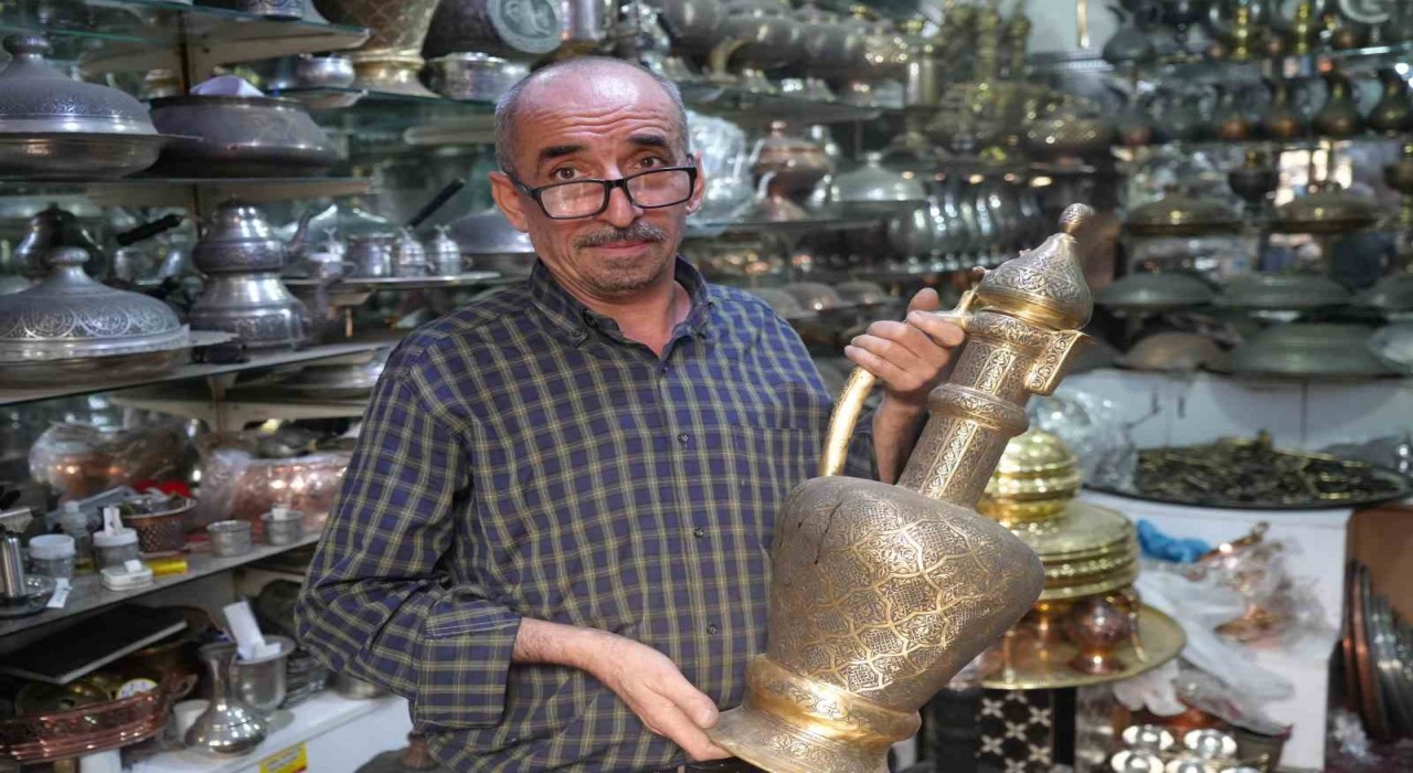 Gaziantepte ilmek ilmek işlenen bakır ibrikler 100 bin TLye satılıyor