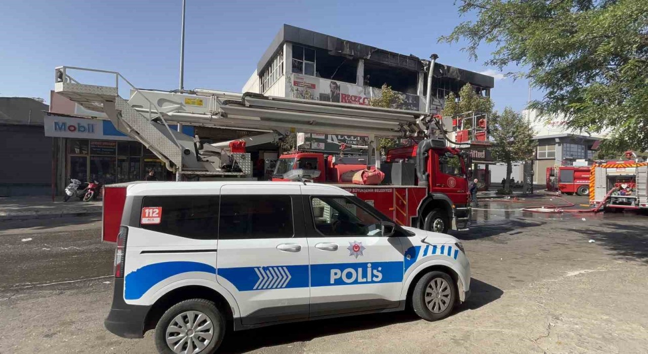 Gaziantepte iş yerinde çıkan yangını itfaiye söndürdü