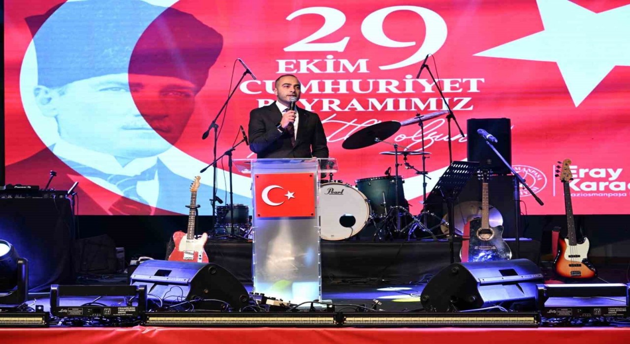 Gaziosmanpaşada Cumhuriyet Bayramı, fener alayı ve konserlerle kutlandı