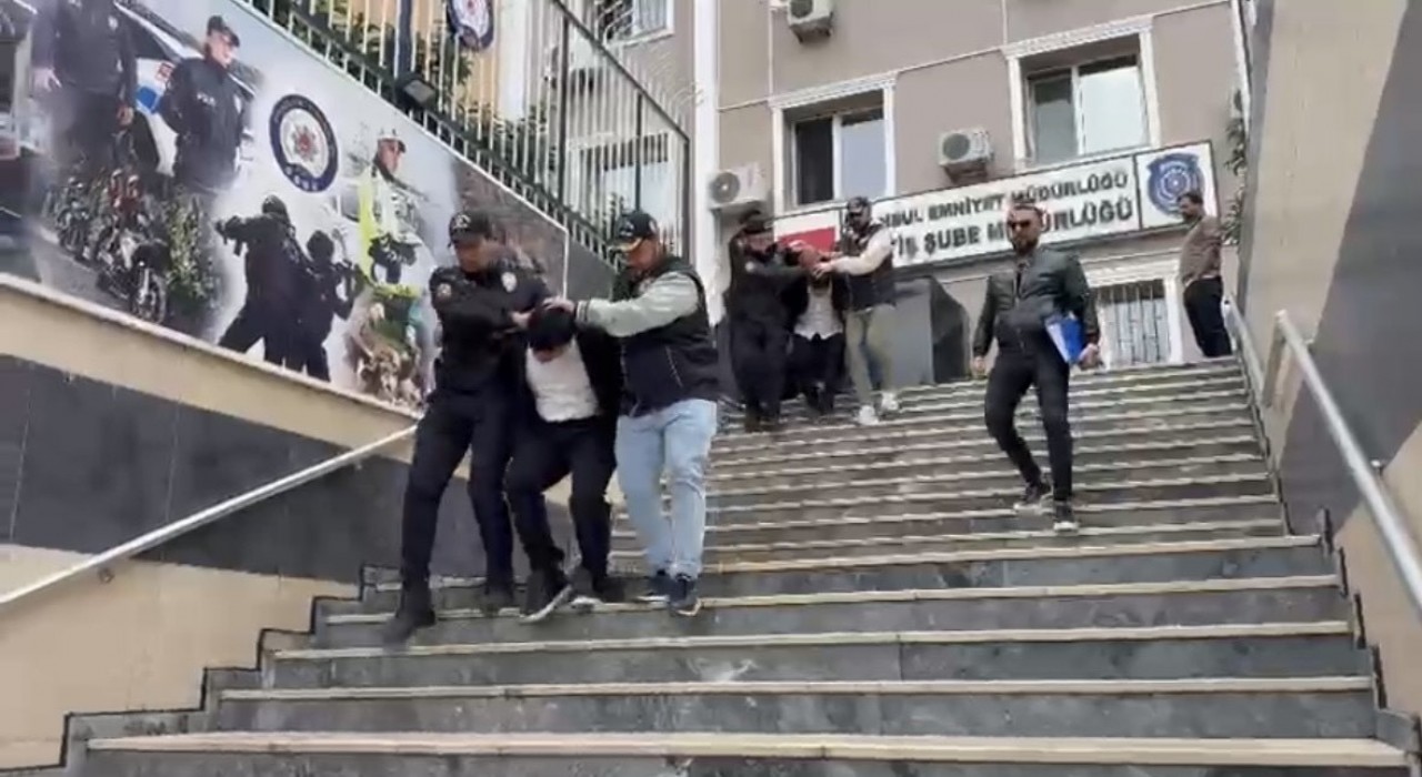 Gaziosmanpaşada kuyumcuyu darp edip 1 kilo altın ve 300 bin lirayı çaldılar: 5 şüpheli Karsta yakalandı