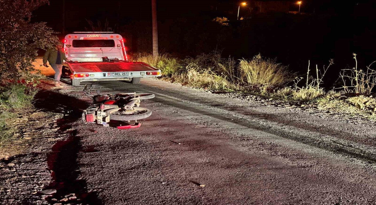 Gazipaşada devrilen motosikletin alkollü sürücüsü yaralandı