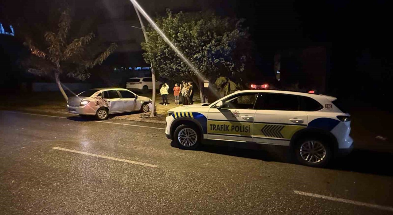 Gazipaşada kaza yapan sürücü firar etti