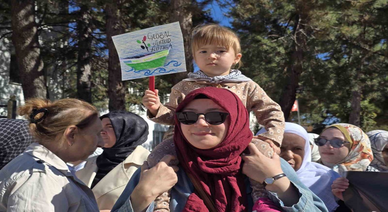 Gazzede yaşanan zulmün yıl dönümünde sessiz yürüyüşle İsrail protestosu
