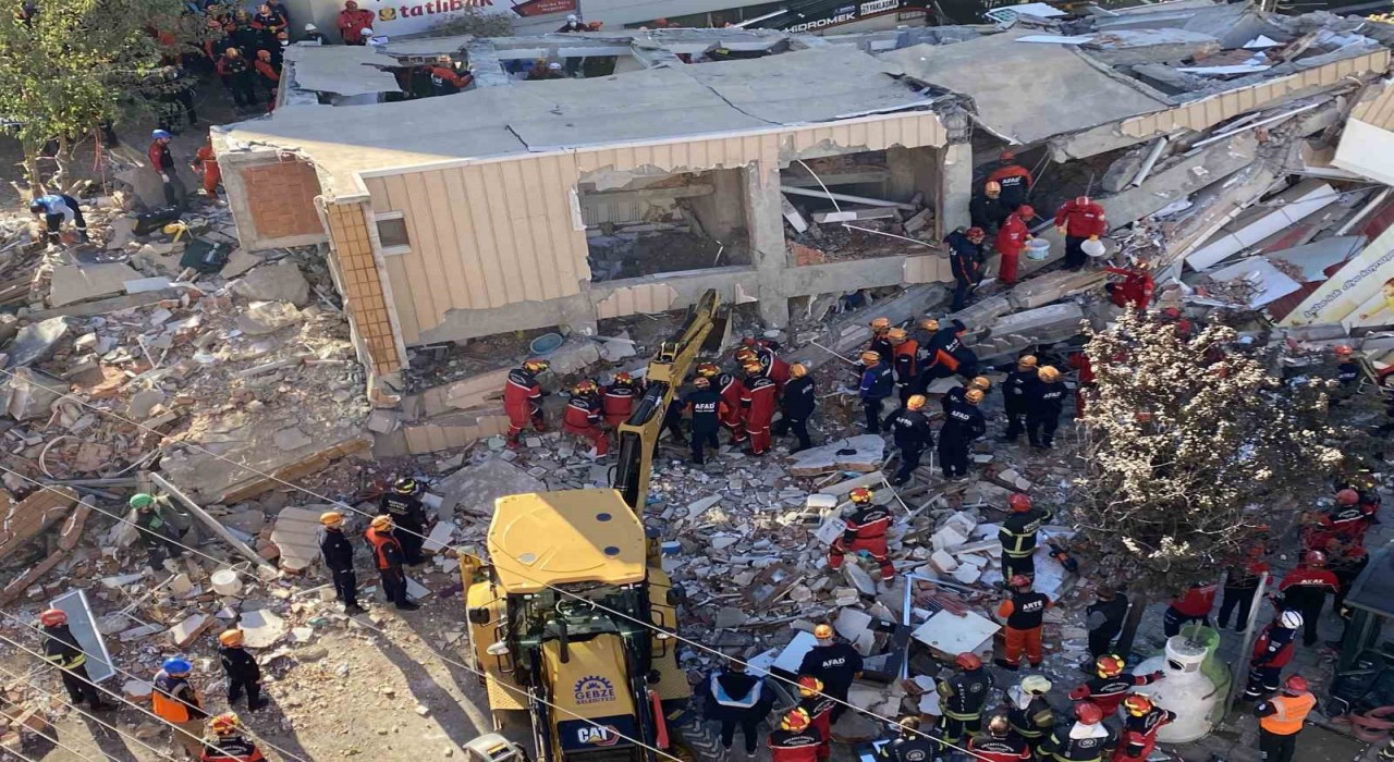 Gebzede çöken binada enkaz altında kalan aile fertlerinin kimlikleri belli oldu
