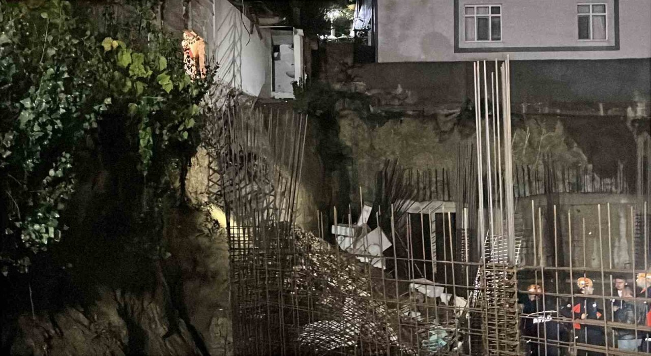 Gebzede inşaat temeli yanındaki müstakil evin duvarı çöktü, 4 kişilik aile tahliye edildi