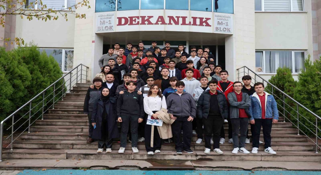 Geleceğin üniversitesi öğrencileri Düzce Üniversitesinde