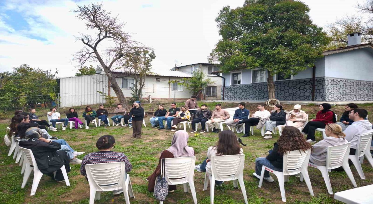 Gençler Nilüferin Üçpınar Mahallesinde bir araya geldi