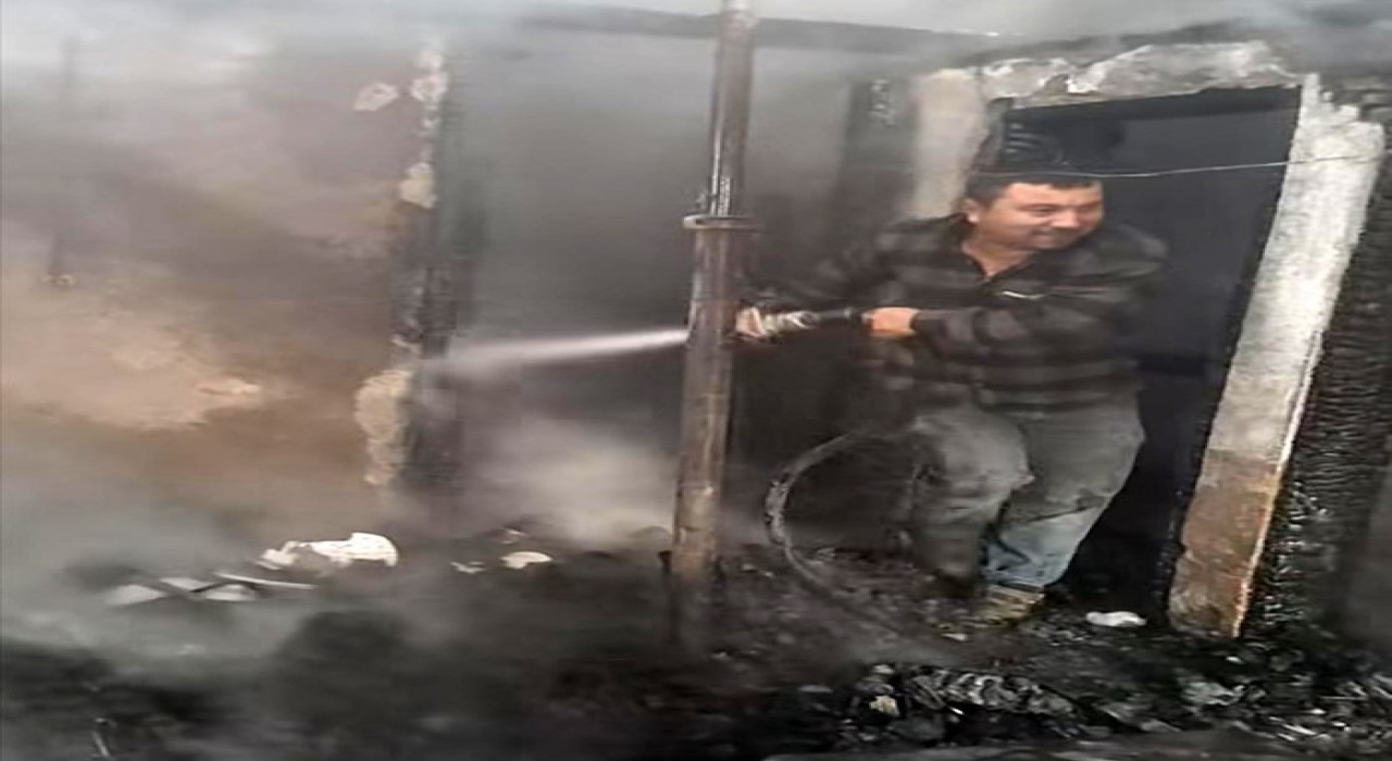 Giresunda yıldırım düşmesi sonucu evde yangın çıktı, cami hasar gördü