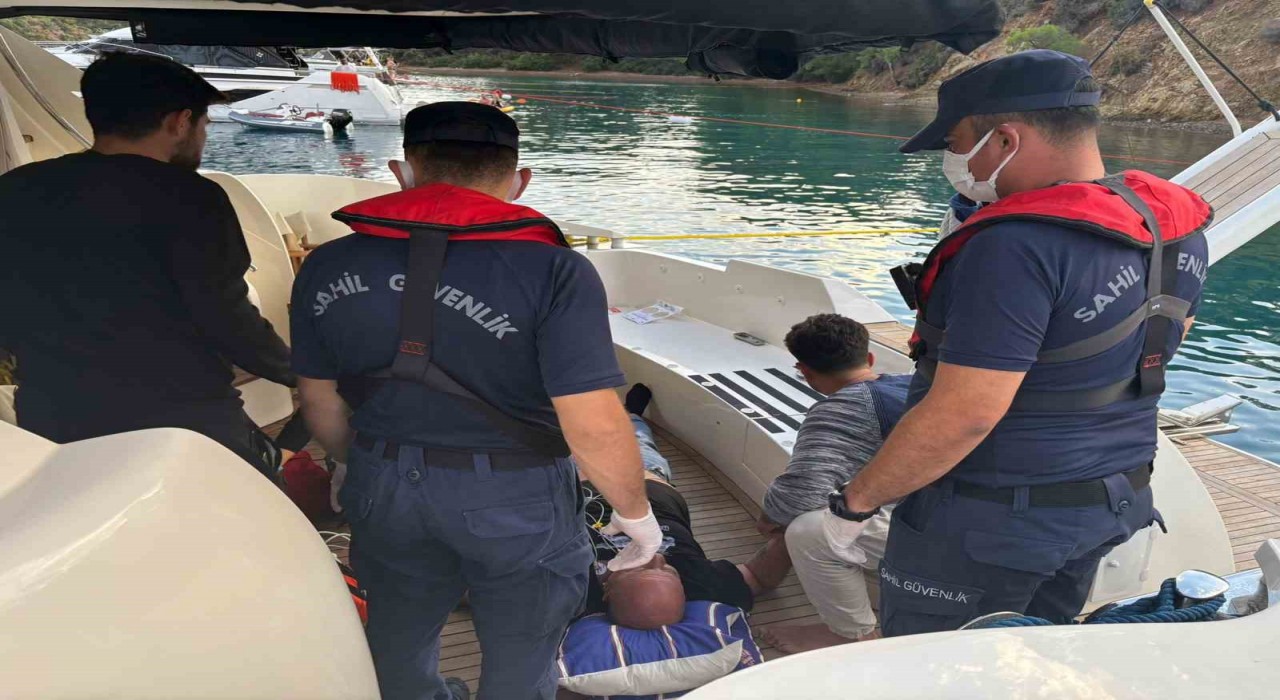 Göcekte özel teknede rahatsızlanan vatandaş için tıbbi tahliye