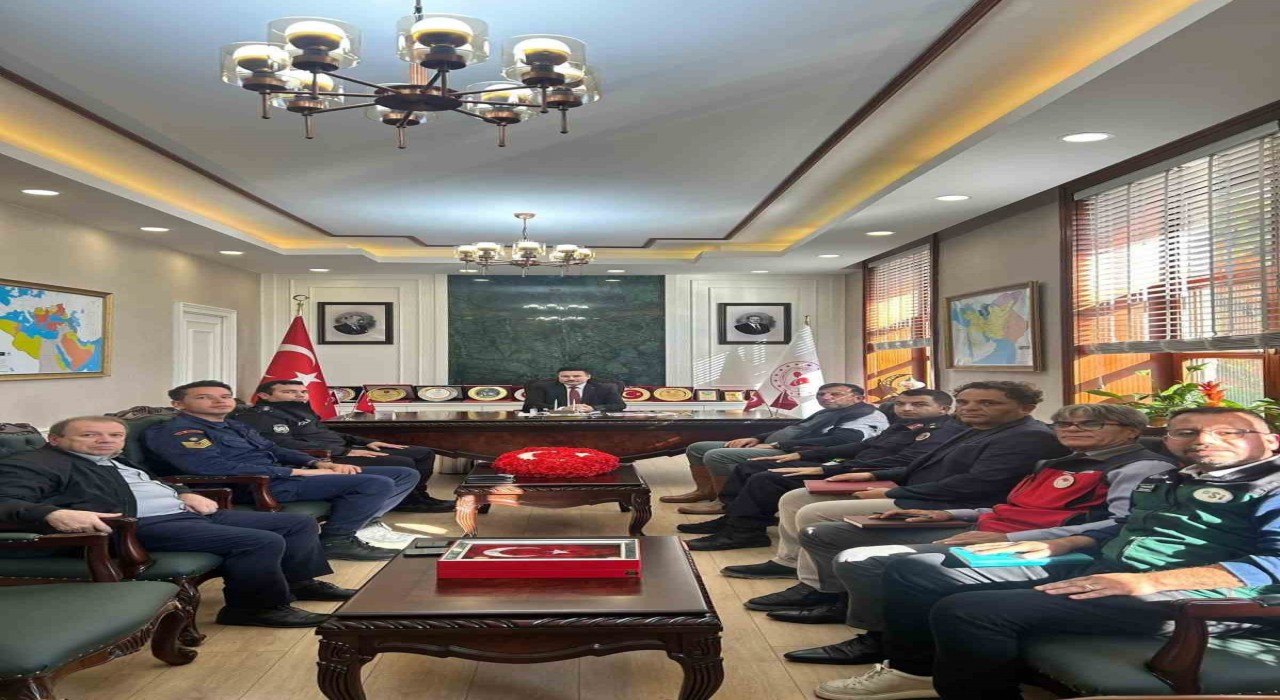 Gökçeadada yaşanan sel nedeniyle afet ve acil durum toplantısı düzenledi