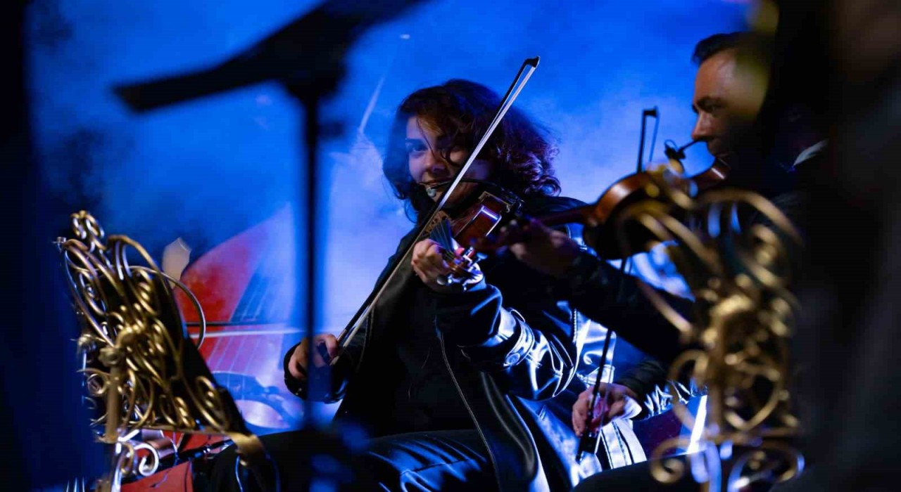 Gölbaşında Cumhuriyetin 102nci yılı meşaleli yürüyüşle kutlandı