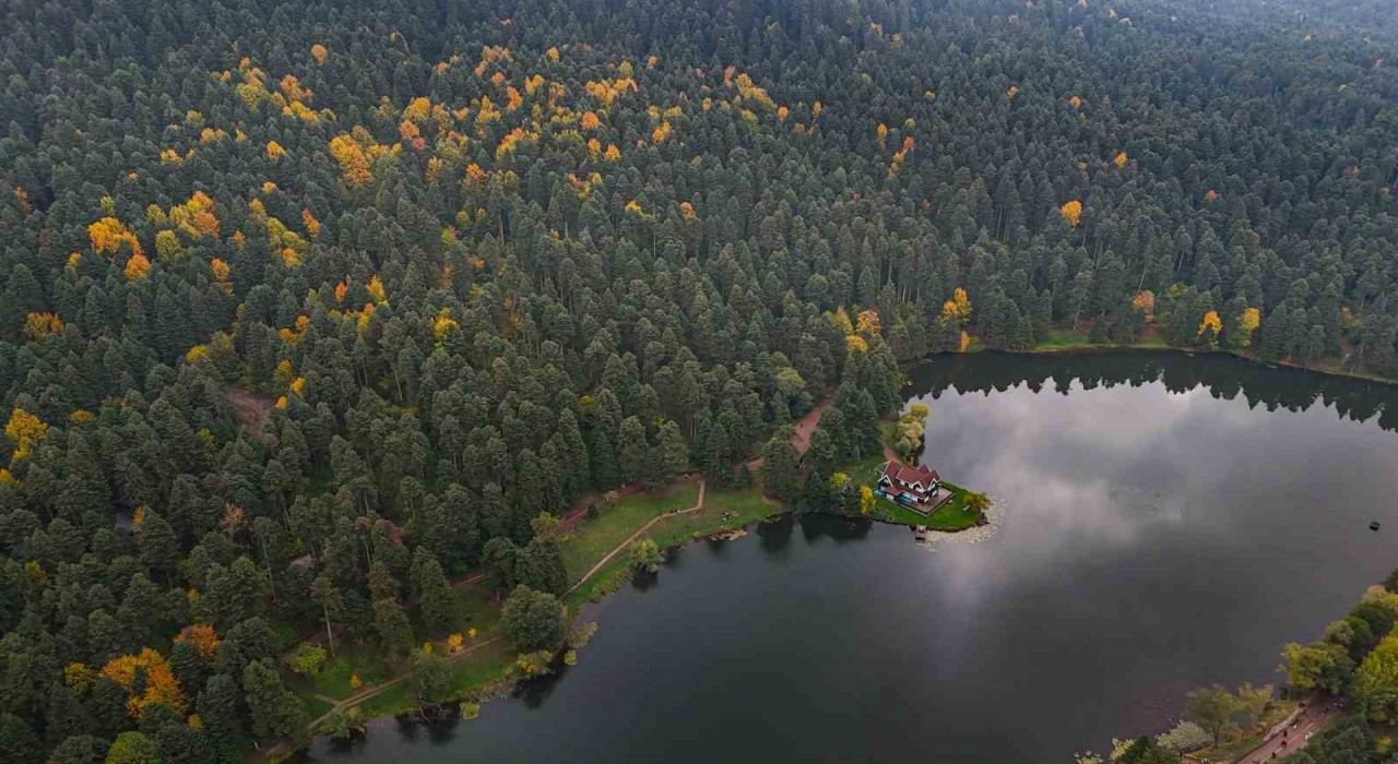 Gölcük Tabiat Parkında sonbahar güzelliği mest etti