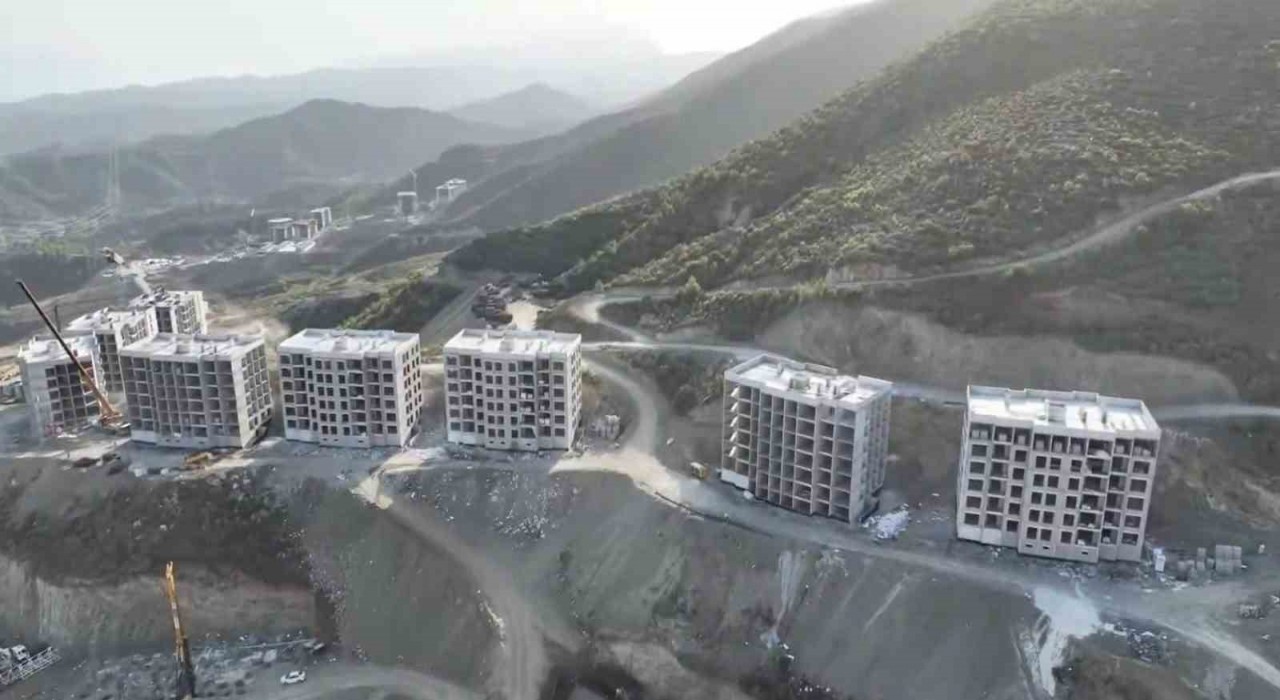 Gülderen Mahallesinde 2.etap TOKİ konutları yükseliyor