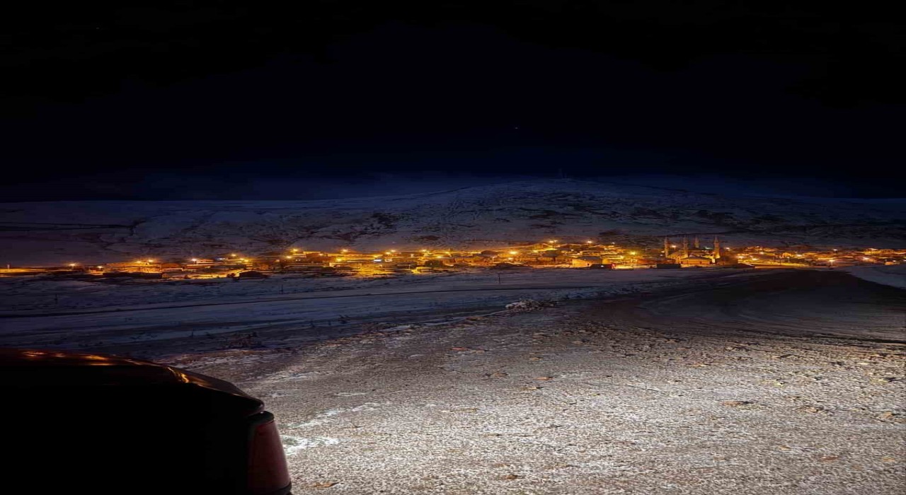 Gümüşhanenin yüksekleri beyaza büründü