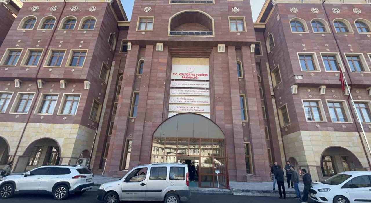 Güvenlik görevlisi kalbine yenik düştü