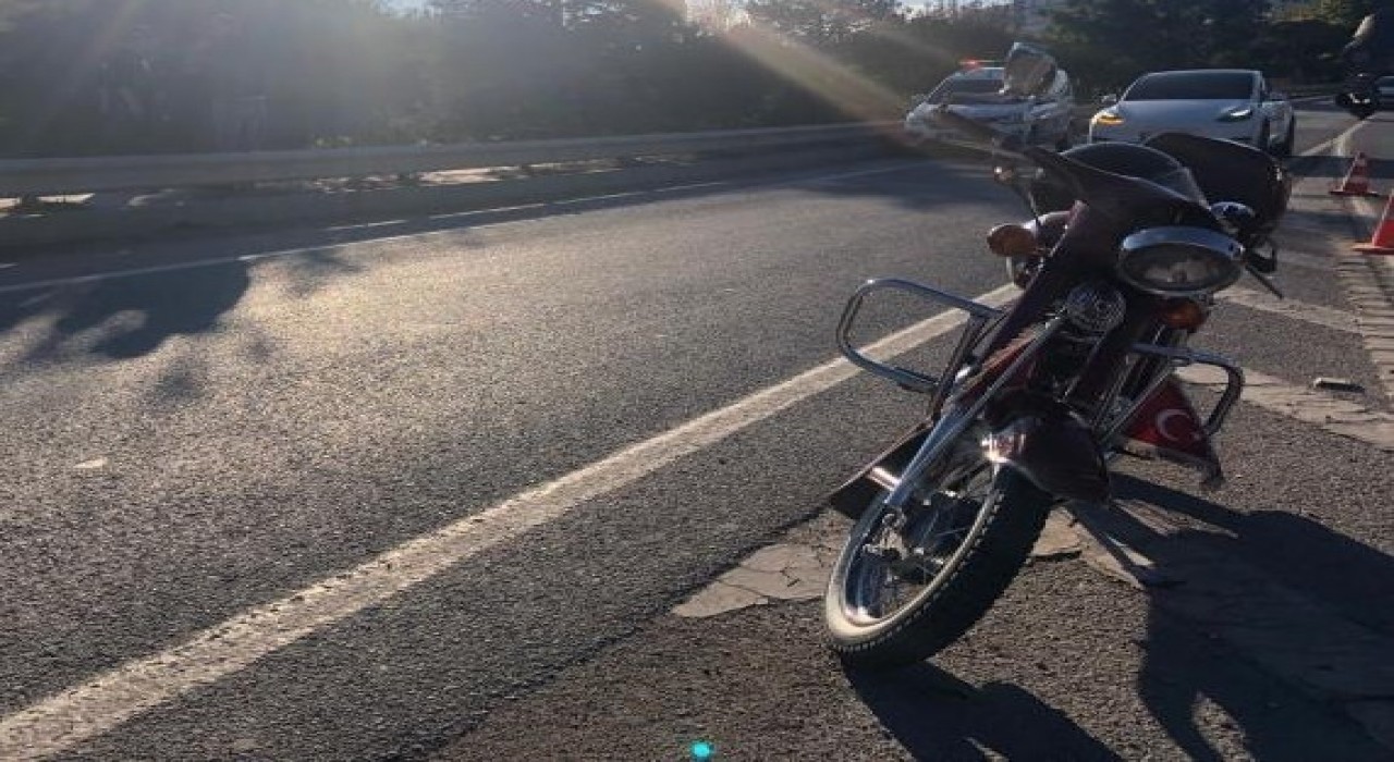 Hafif ticari araca çarpan motosikletin sürücüsü yaralandı