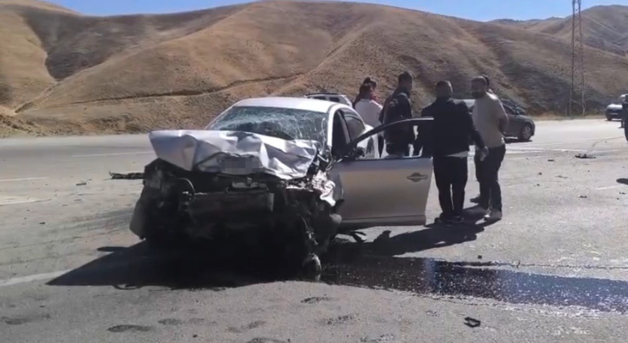 Hakkaride trafik kazası: 4 yaralı