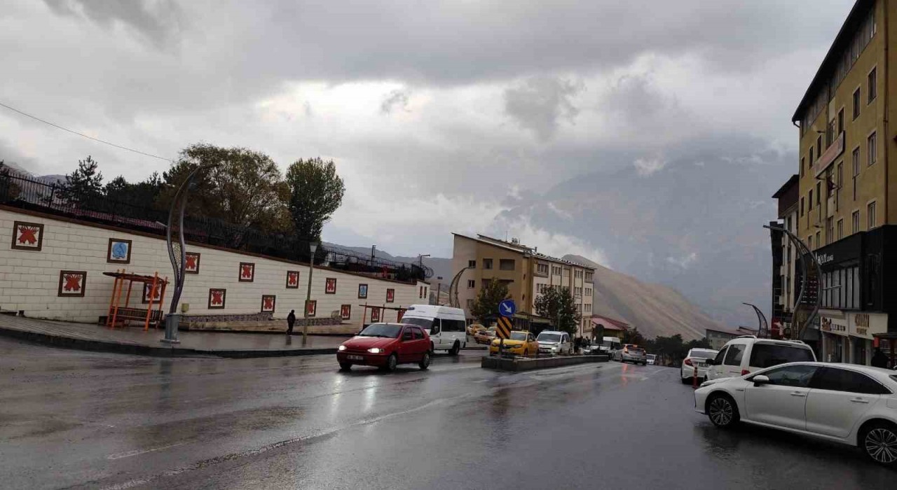 Hakkaride yağmur yağışı